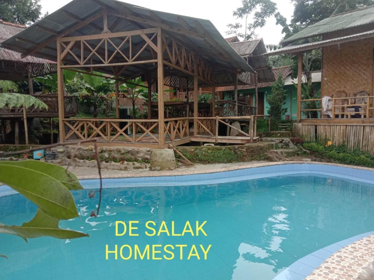 De Salak Homestay Bogor Esterno foto