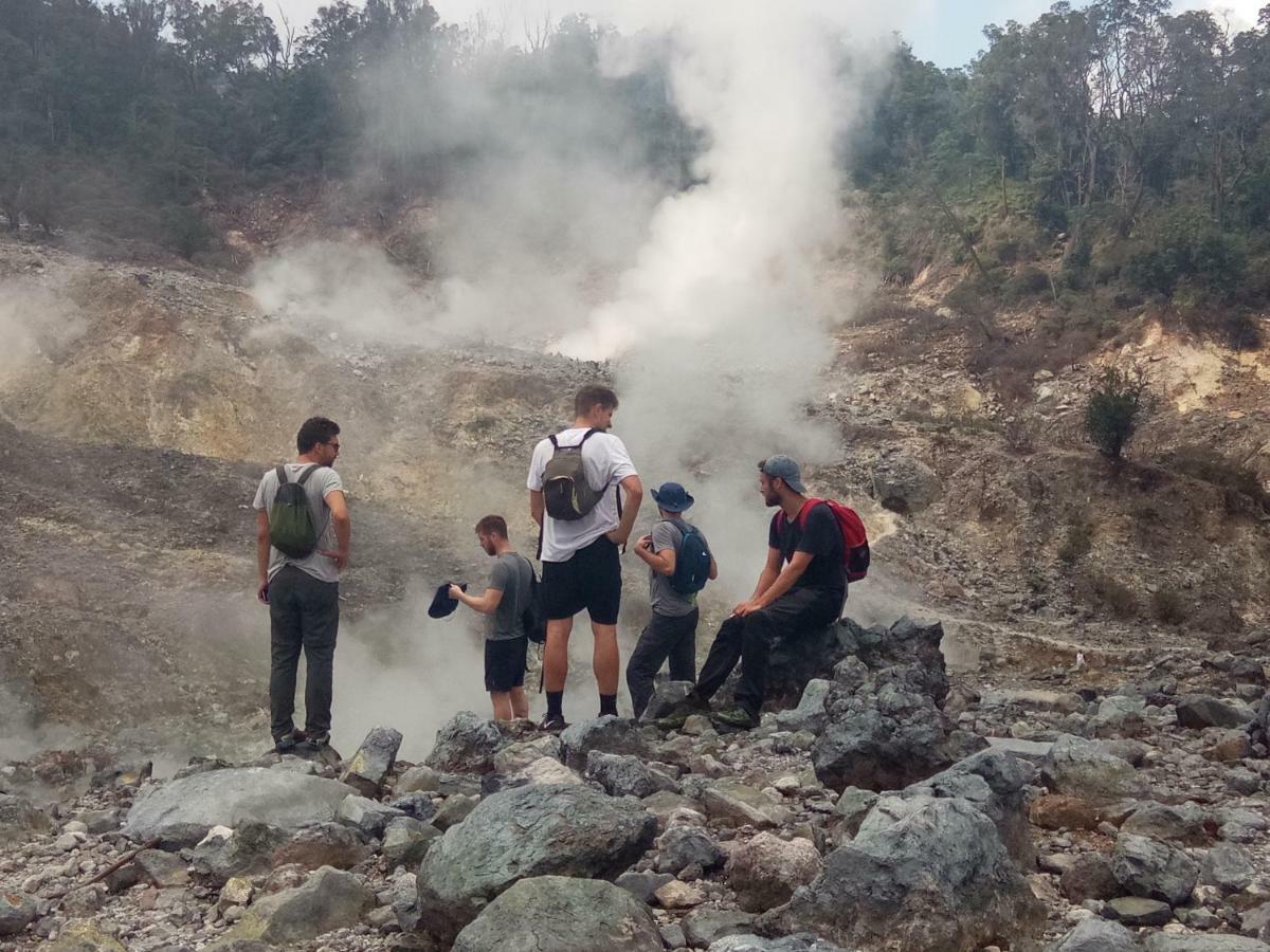 De Salak Homestay Bogor Esterno foto