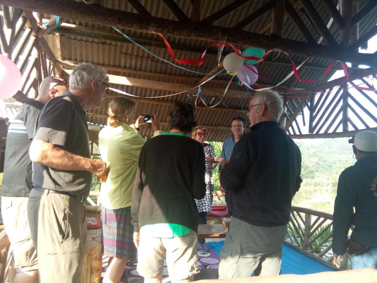 De Salak Homestay Bogor Esterno foto